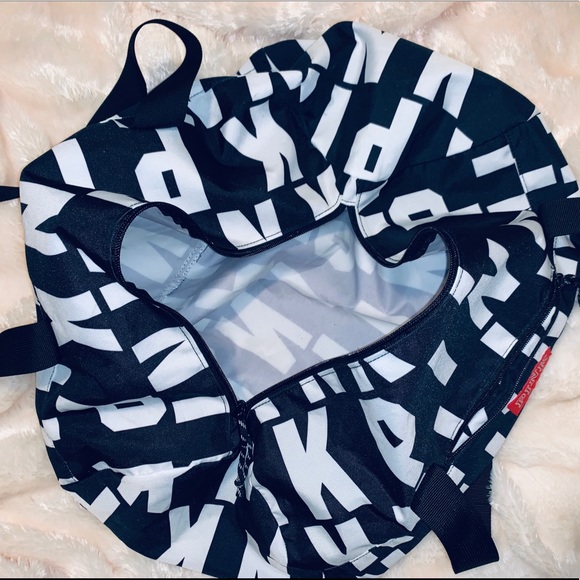 PINK Victoria Secret Duffle Bag - Picture 3 of 4